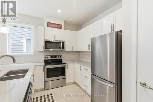 820 Bascule Place, Ottawa, ON - Indoor Photo Showing Kitchen With Double Sink