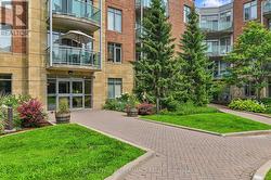 Landscaped grounds w/gardens and a fountain - 