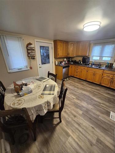 611 42Nd Street, Brandon, MB - Indoor Photo Showing Kitchen With Double Sink