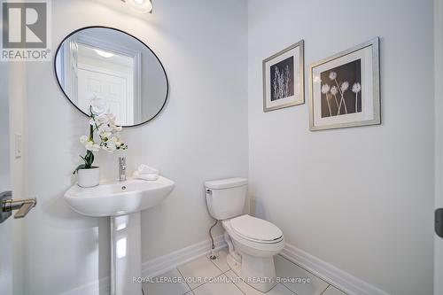 18 Shadyridge Street, King, ON - Indoor Photo Showing Bathroom
