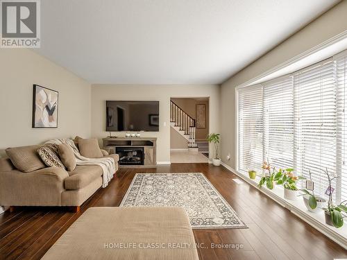 62 Terrace Drive, Hamilton, ON - Indoor Photo Showing Living Room