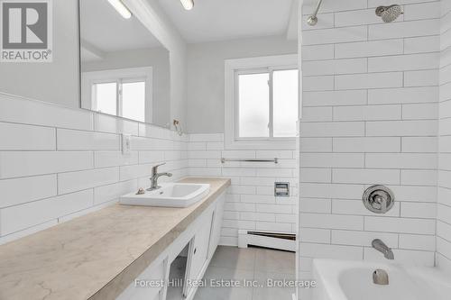 35 Shaftsbury Drive, Kitchener, ON - Indoor Photo Showing Bathroom