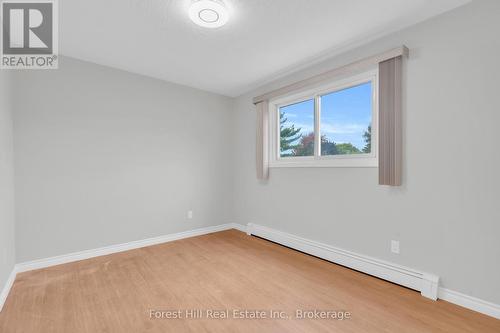 35 Shaftsbury Drive, Kitchener, ON - Indoor Photo Showing Other Room