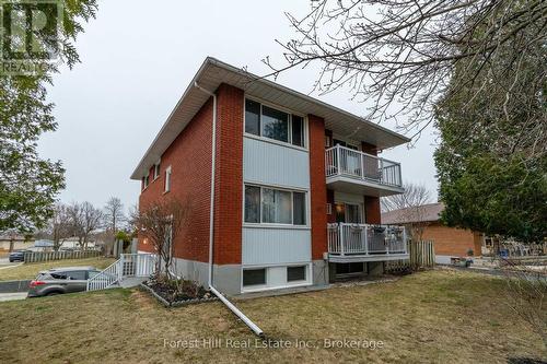 35 Shaftsbury Drive, Kitchener, ON - Outdoor
