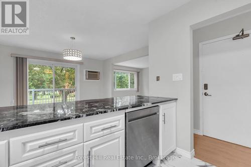 35 Shaftsbury Drive, Kitchener, ON - Indoor Photo Showing Kitchen
