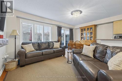 1 - 430 Mapleview Drive E, Barrie, ON - Indoor Photo Showing Living Room