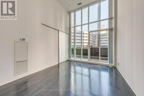 202 - 770 Bay Street, Toronto, ON - Indoor Photo Showing Other Room