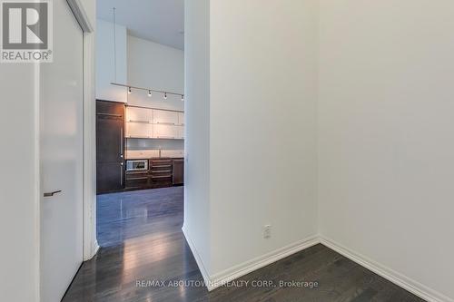 202 - 770 Bay Street, Toronto, ON - Indoor Photo Showing Other Room