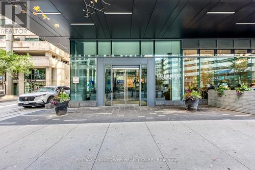 202 - 770 Bay Street, Toronto, ON - Outdoor