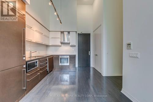 202 - 770 Bay Street, Toronto, ON - Indoor