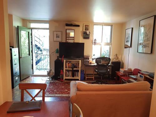 Salon - 6071  - 6081 Av. De L'Esplanade, Montréal (Le Plateau-Mont-Royal), QC 