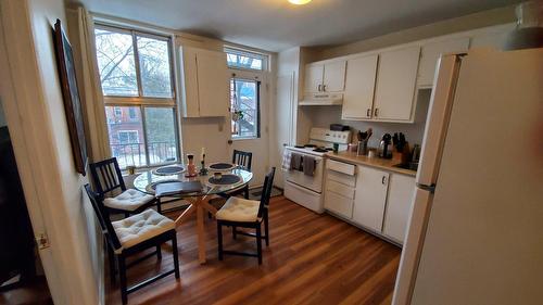 Cuisine - 6071  - 6081 Av. De L'Esplanade, Montréal (Le Plateau-Mont-Royal), QC 