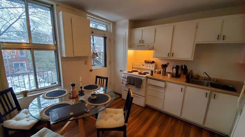 Cuisine - 6071  - 6081 Av. De L'Esplanade, Montréal (Le Plateau-Mont-Royal), QC 