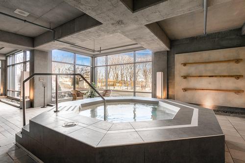 Spa - 304-200 Av. Des Sommets, Montréal (Verdun/Île-Des-Soeurs), QC - Indoor Photo Showing Other Room