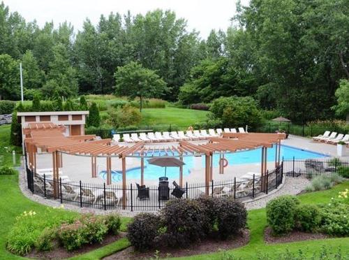 Piscine - 304-200 Av. Des Sommets, Montréal (Verdun/Île-Des-Soeurs), QC - Outdoor With In Ground Pool With Backyard