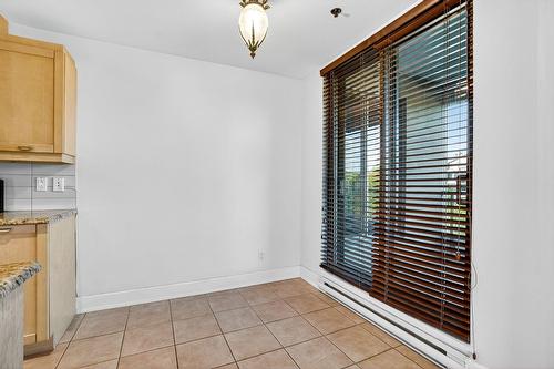 Coin-repas - 304-200 Av. Des Sommets, Montréal (Verdun/Île-Des-Soeurs), QC - Indoor