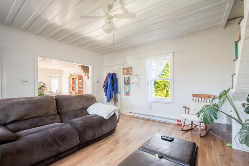 Living room - 1237 9E Rang, Saint-Dominique, QC - Indoor Photo Showing Living Room