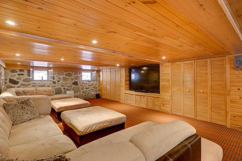 Salle familiale - 3390Z Rue Lachaine, Val-David, QC 