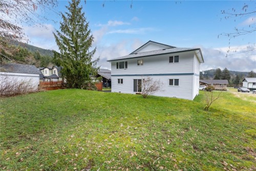 440 Macmillan Dr, Sayward, BC 