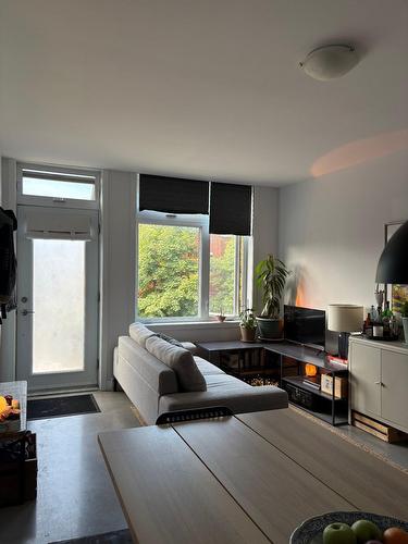 Living room - 2805 Rue Bossuet, Montréal (Mercier/Hochelaga-Maisonneuve), QC - Indoor Photo Showing Living Room