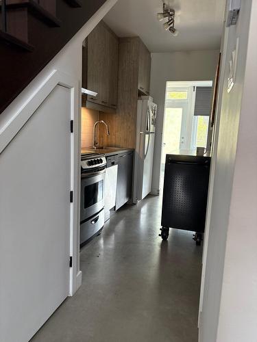 View - 2805 Rue Bossuet, Montréal (Mercier/Hochelaga-Maisonneuve), QC - Indoor Photo Showing Kitchen