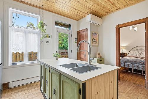 Cuisine - 5517  - 5519 Boul. St-Michel, Montréal (Rosemont/La Petite-Patrie), QC - Indoor Photo Showing Kitchen With Double Sink