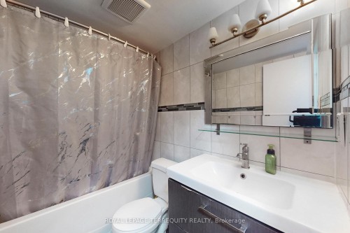 410-5 San Romano Way, Toronto, ON - Indoor Photo Showing Bathroom