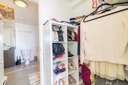 Walk-in closet - 