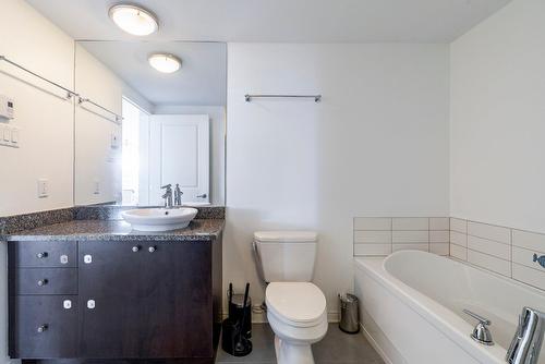 Bathroom - 1501-15 Boul. La Fayette, Longueuil (Le Vieux-Longueuil), QC - Indoor Photo Showing Bathroom