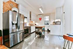 215 Rue Villeneuve O.  Montréal (Le Plateau-Mont-Royal), QC H2T 2R8