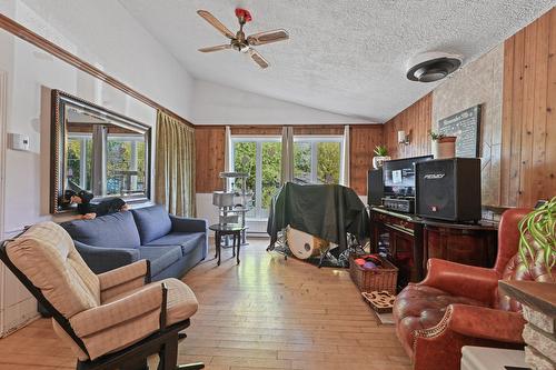 Salon - 335 15E Avenue E., Venise-En-Québec, QC - Indoor Photo Showing Living Room