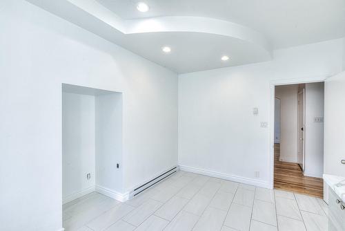 Cuisine - 5902 Rue Dolbeau, Montréal (Côte-Des-Neiges/Notre-Dame-De-Grâce), QC - Indoor Photo Showing Other Room