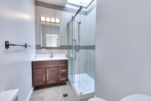 Salle de bains attenante à la CCP - 5902 Rue Dolbeau, Montréal (Côte-Des-Neiges/Notre-Dame-De-Grâce), QC - Indoor Photo Showing Bathroom