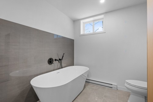 Salle de bains - 160 Rue L'Allier, Labelle, QC - Indoor Photo Showing Bathroom