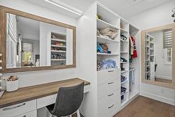 Walk-in closet - 