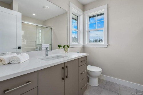 208-2580 Brookfield Dr, Courtenay, BC 