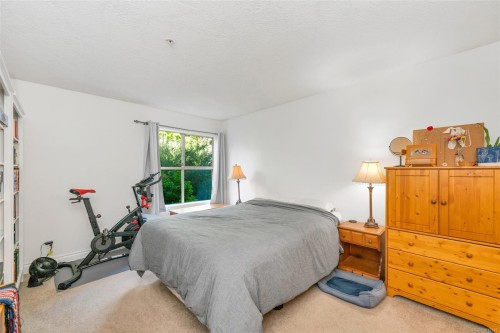 204-3363 Glasgow Ave, Saanich, BC - Indoor Photo Showing Bedroom