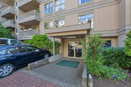 204-3363 Glasgow Ave, Saanich, BC - Outdoor