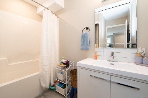 1-50 King George St North, Lake Cowichan, BC - Indoor Photo Showing Bathroom