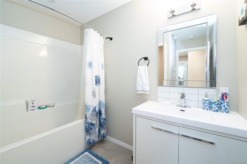 1-50 King George St North, Lake Cowichan, BC - Indoor Photo Showing Bathroom
