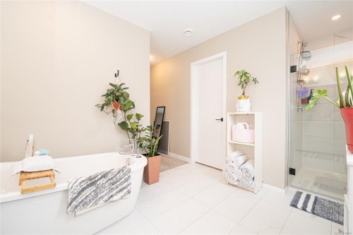 1-50 King George St North, Lake Cowichan, BC - Indoor Photo Showing Bathroom