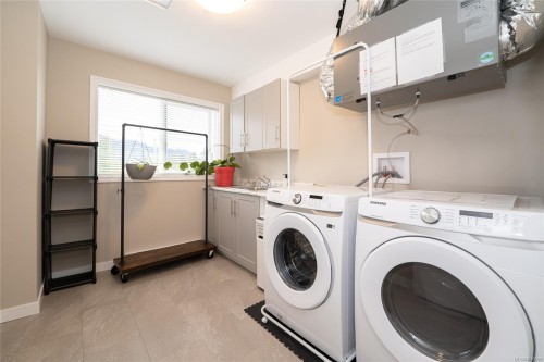 1-50 King George St North, Lake Cowichan, BC - Indoor Photo Showing Laundry Room