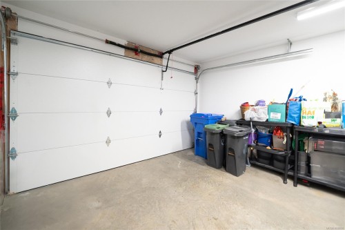 1-50 King George St North, Lake Cowichan, BC - Indoor Photo Showing Garage