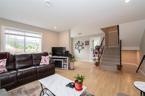 1-50 King George St North, Lake Cowichan, BC - Indoor Photo Showing Living Room