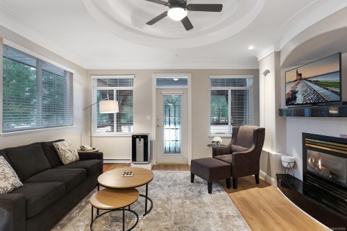 907/908A-366 Clubhouse Dr, Courtenay, BC - Indoor Photo Showing Living Room With Fireplace