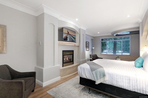 907/908A-366 Clubhouse Dr, Courtenay, BC - Indoor Photo Showing Bedroom With Fireplace