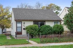 962 McCalman AVE  Winnipeg, MB R2L 1H3