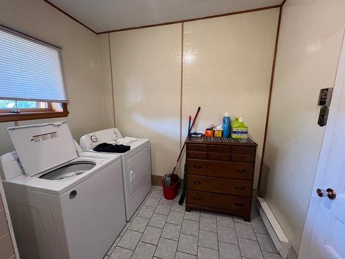 Laundry room - 1009 Boul. Perron, Carleton-Sur-Mer, QC - Indoor Photo Showing Laundry Room