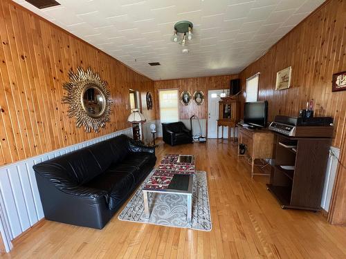 Living room - 1009 Boul. Perron, Carleton-Sur-Mer, QC - Indoor