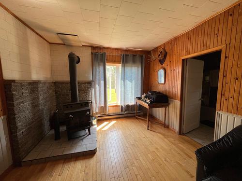 Living room - 1009 Boul. Perron, Carleton-Sur-Mer, QC - Indoor Photo Showing Other Room